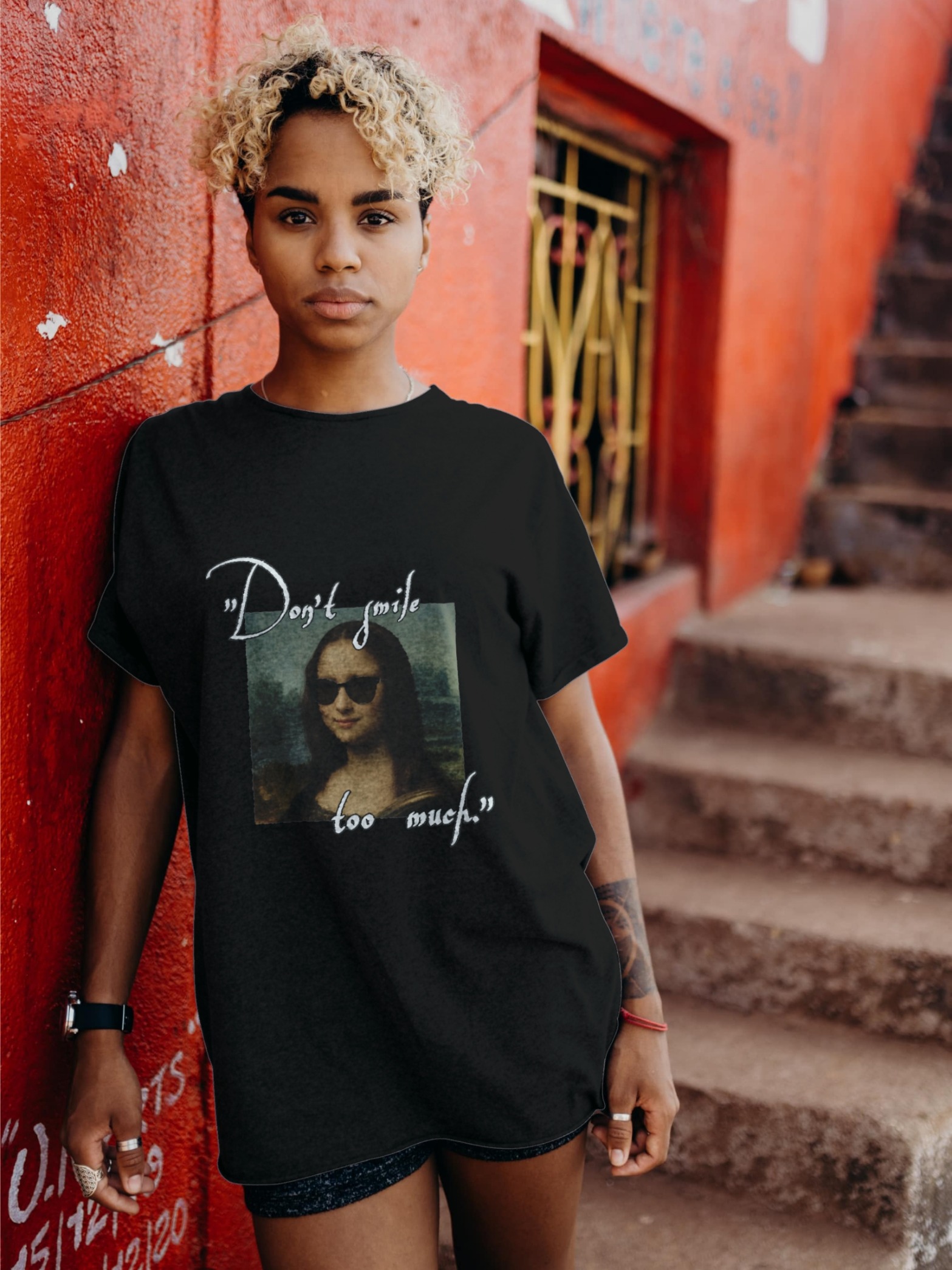 Mona Lisa T-shirt with sunglasses over size | Fuzogear