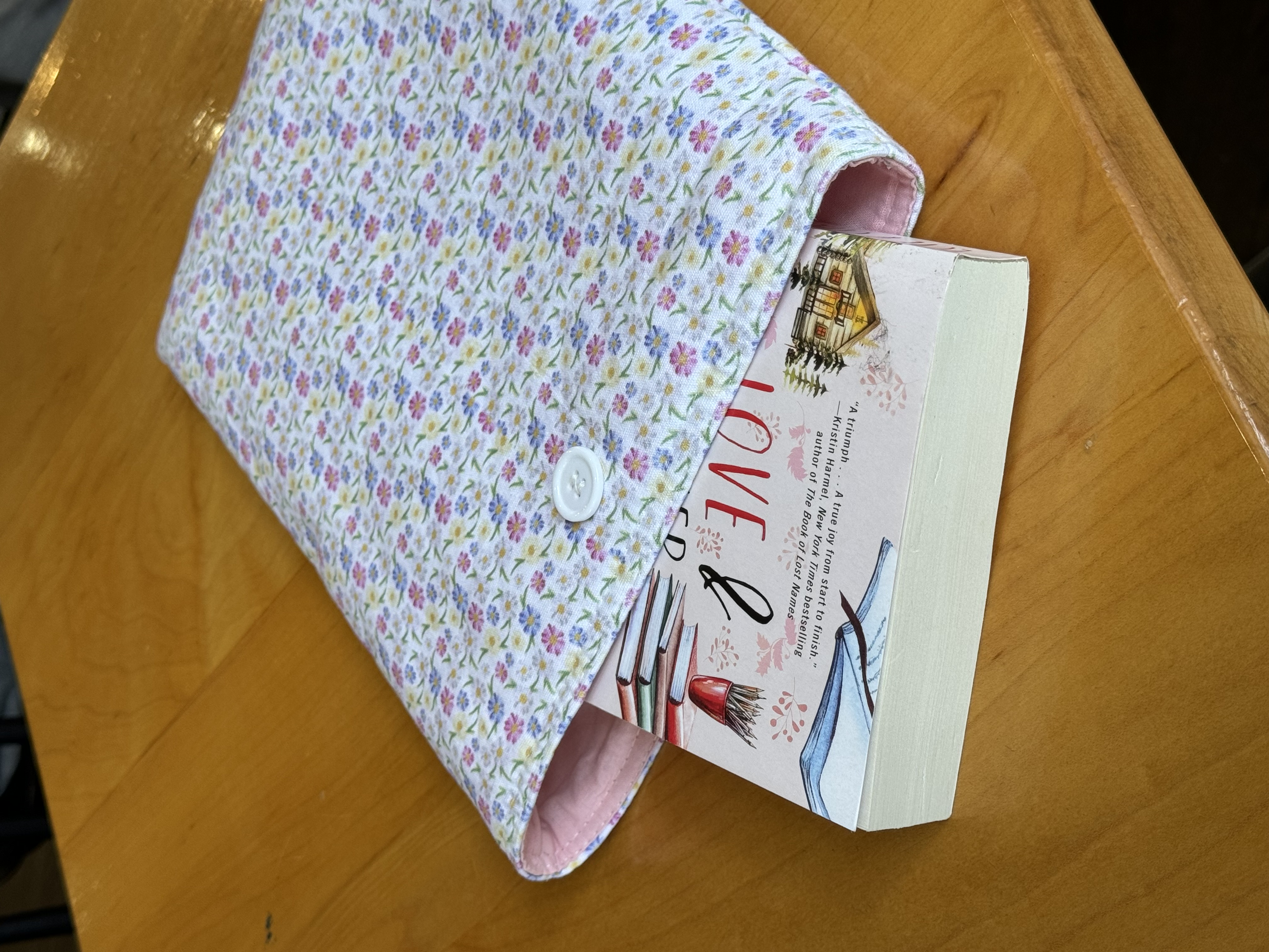 安価 ワタナベ Book Girlies Book sleeve | Haley Pham 女性漫画