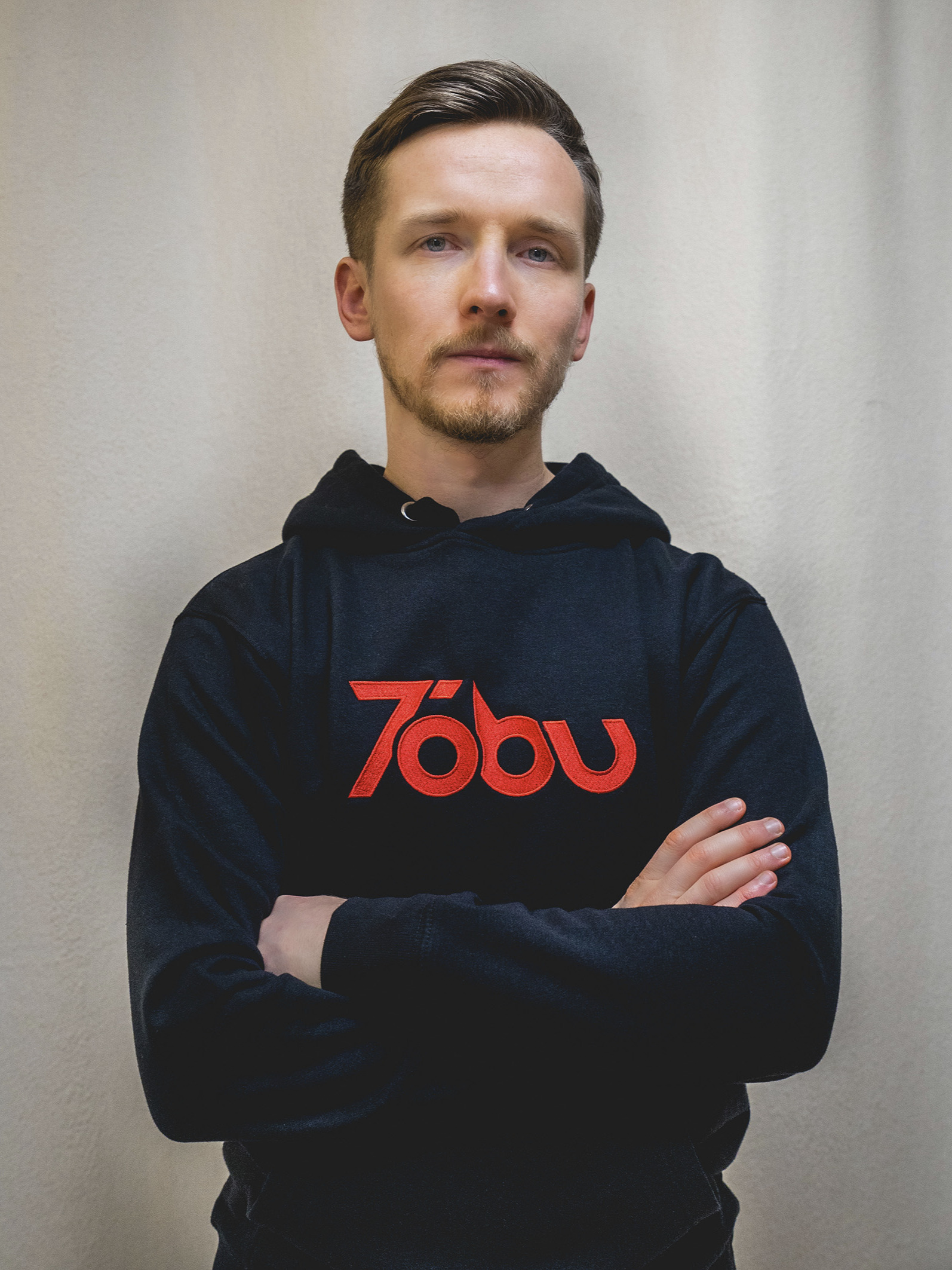 Tobu Hoodie Embroidered Logo Red | Tobu | Store