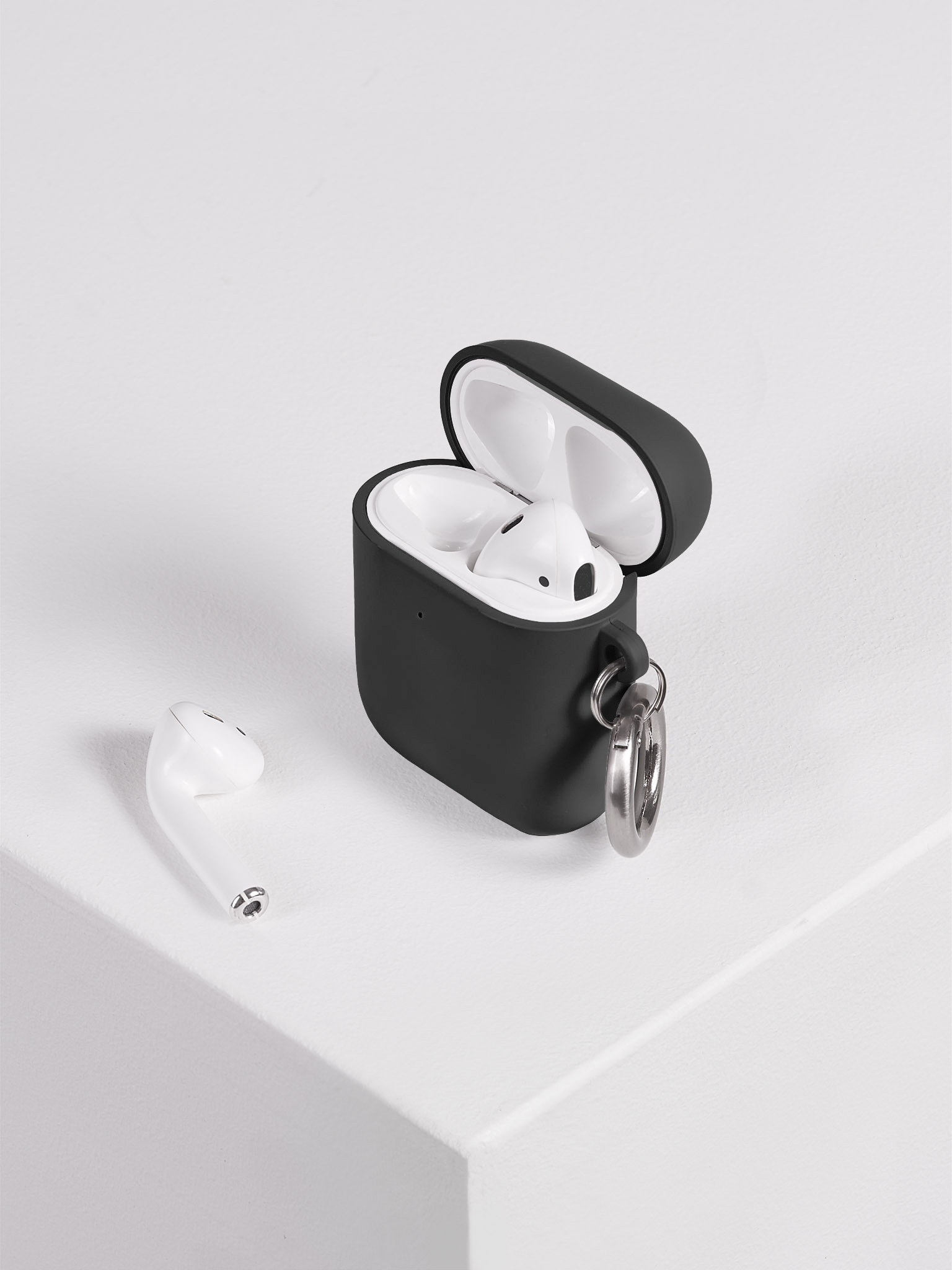 airpods 4 vs airpods 4 anc case